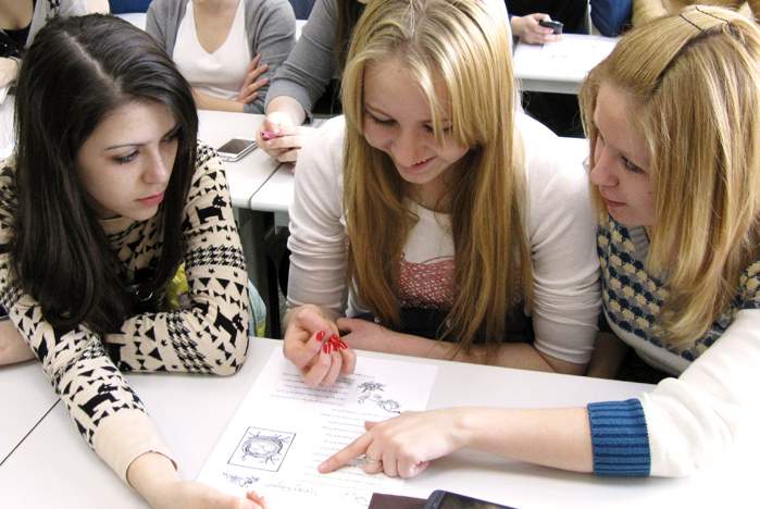 Школьники Владивостока знакомятся с Институтом иностранных языков ВГУЭС