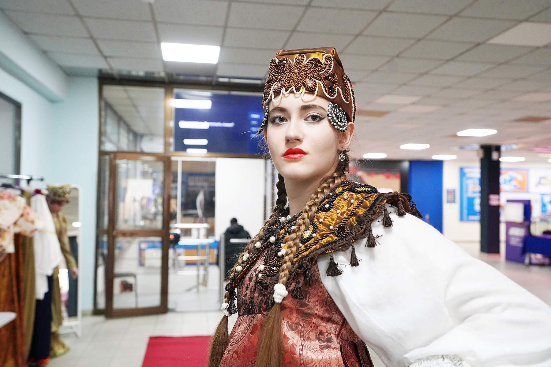 «Искусство быть женщиной»: во ВГУЭС встретили Международный женский день