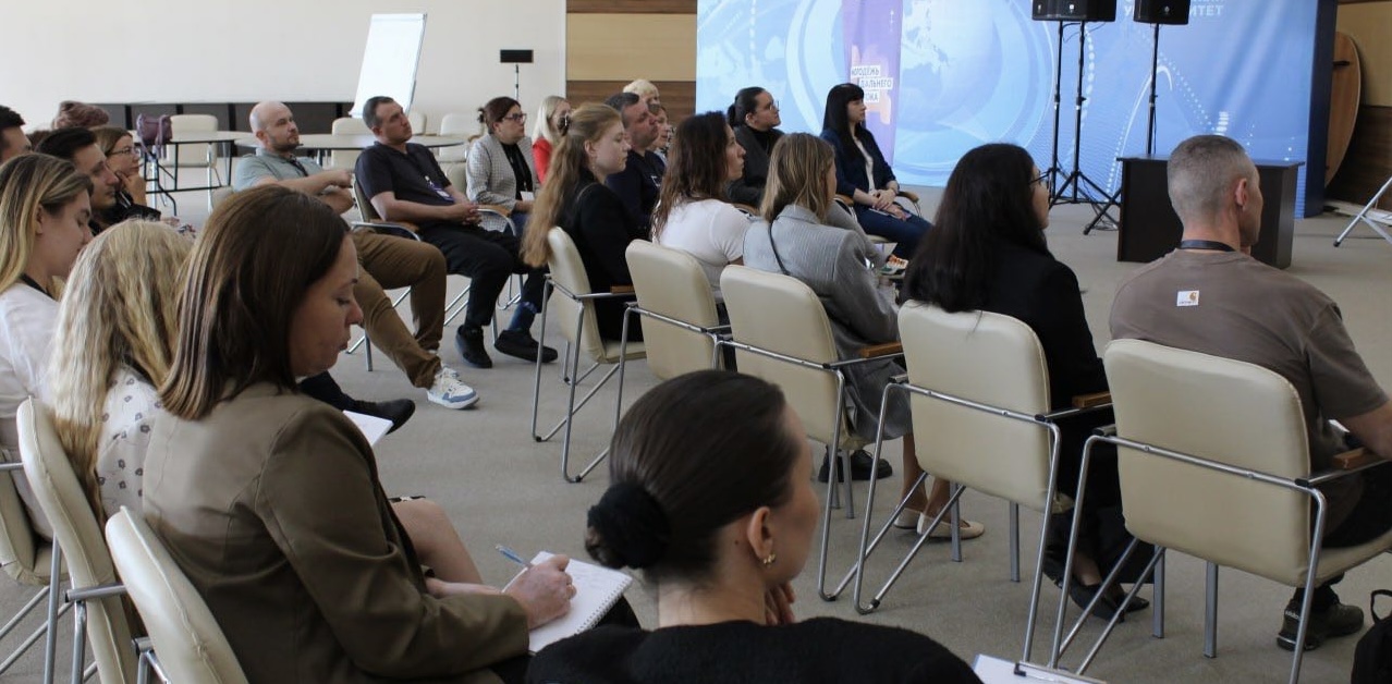 Сотрудники ВВГУ приняли участие в окружном совещании по молодежной политике Дальнего Востока