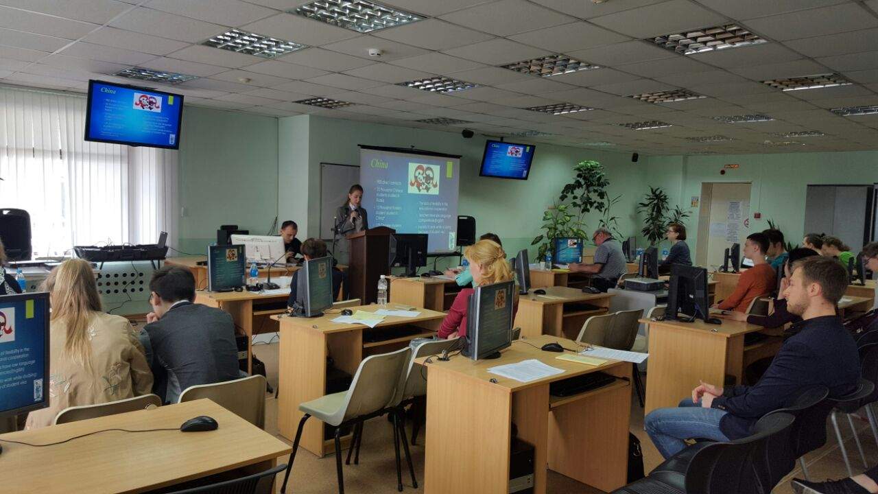 Проблемы филологии и межкультурной коммуникации обсуждались на трех секциях кафедры МКП