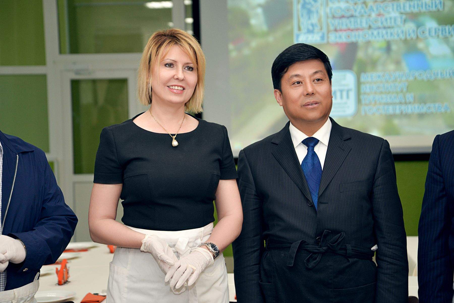 Ректор ВГУЭС и ректор Муданьцзянского педагогического университета сварили настоящий русский борщ