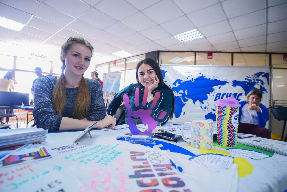 День открытых дверей во ВГУЭС: 1000 старшеклассников со всего Приморья познакомились с университетом