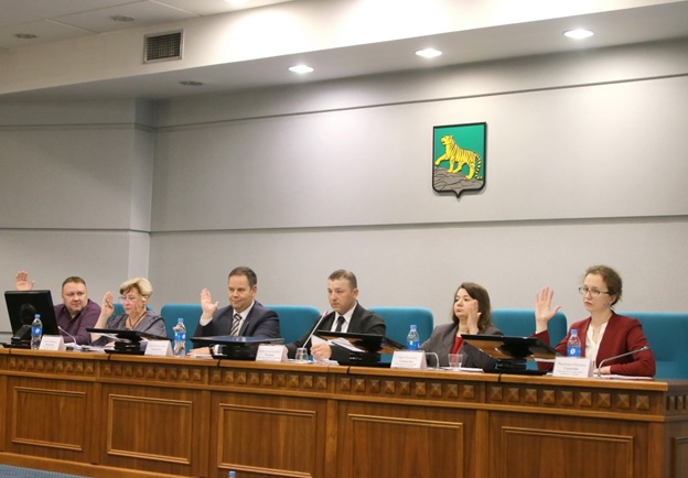 Студенты ВВГУ приняли участие в публичных слушаниях в администрации Владивостока