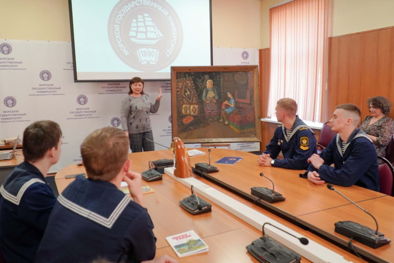 Библиотекарь и преподаватель ВВГУ поделилась с курсантами и студентами Морского университета знаниями о коренных малочисленных народах Приморья