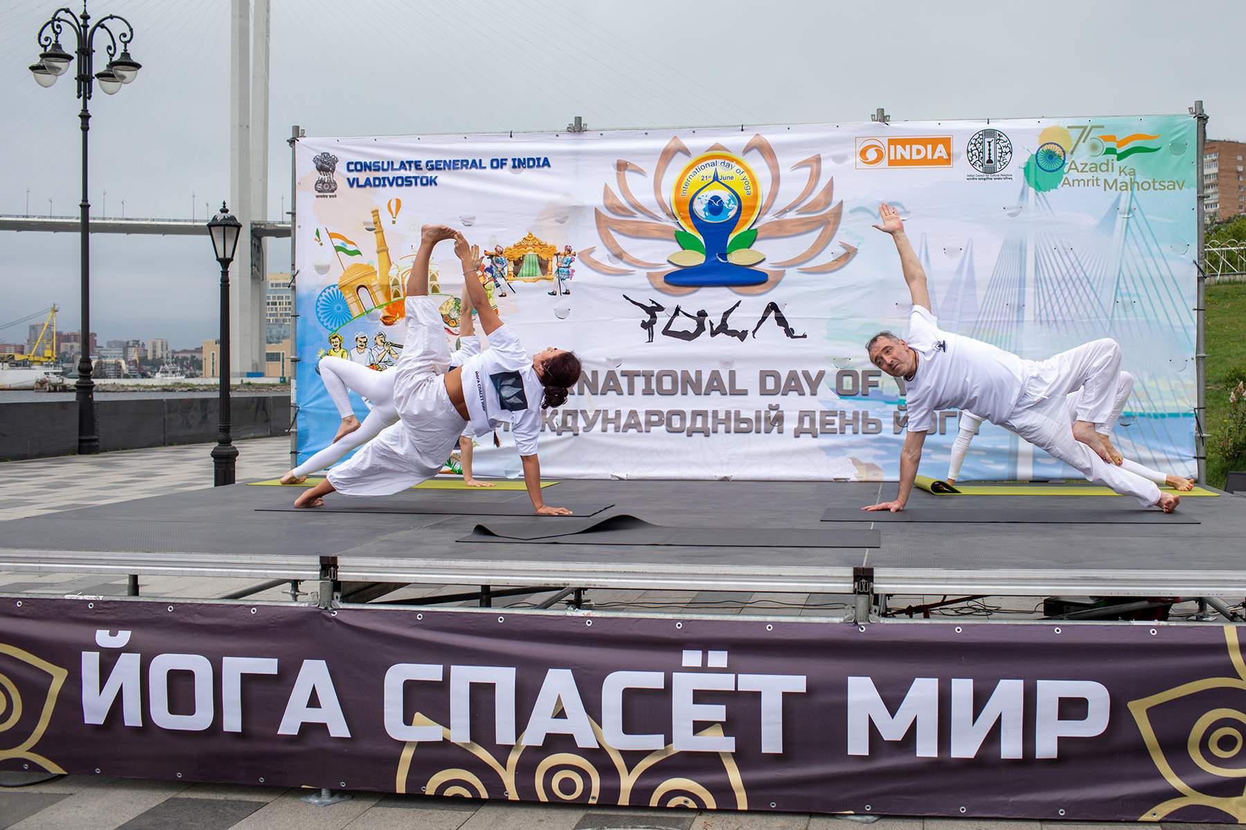 Студенты и сотрудники ВГУЭС приняли участие в Международном дне йоги