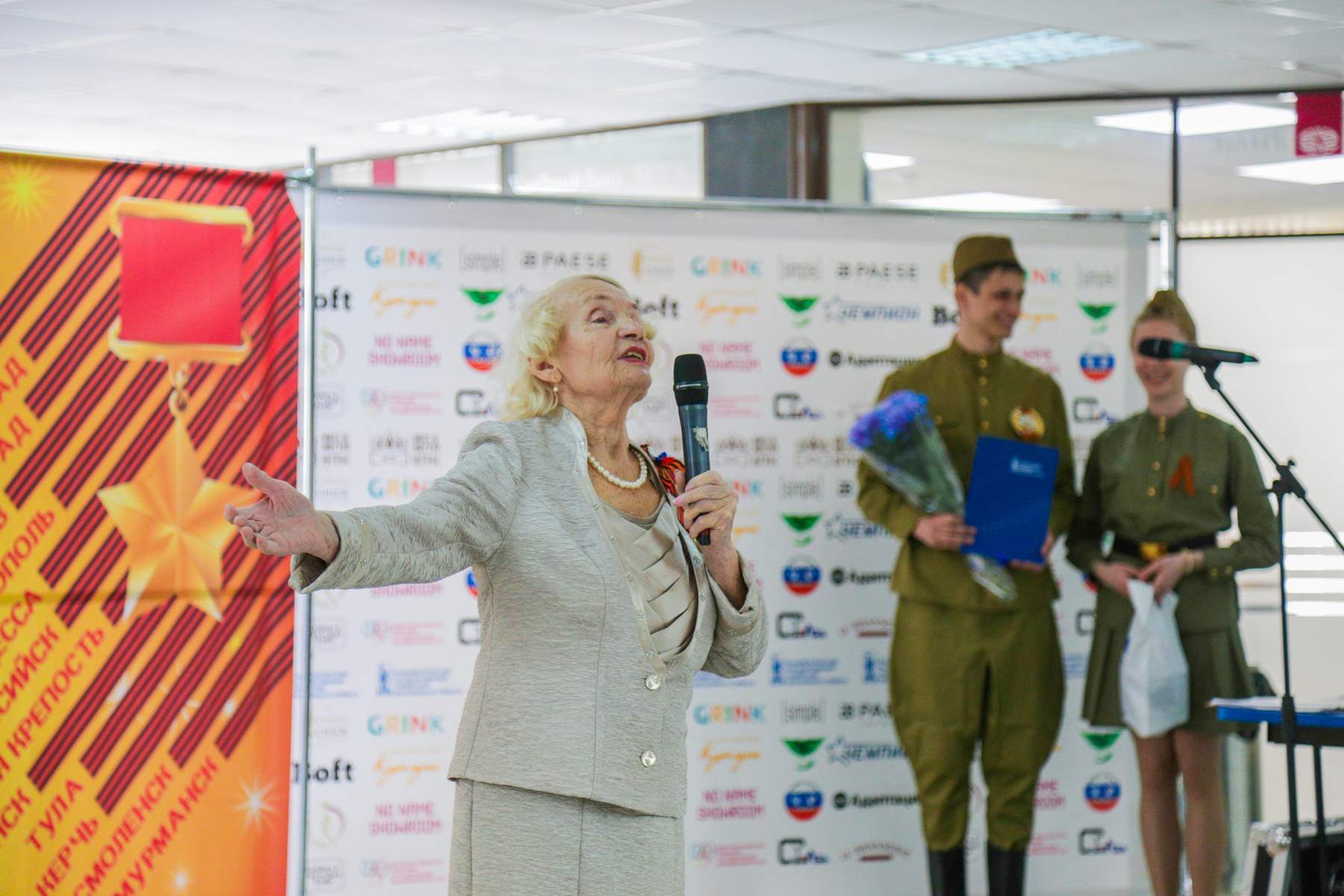 День Победы во ВГУЭС: георгиевские ленточки, встречи с ветеранами и военные песни