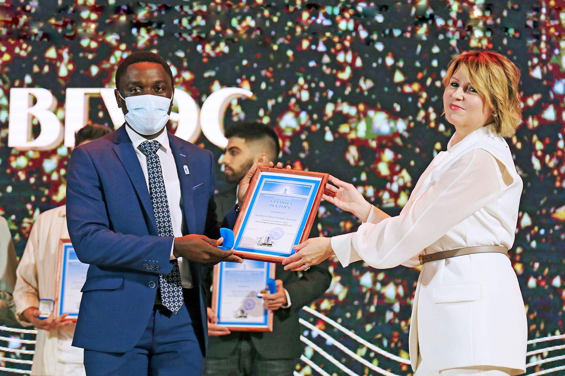 ВГУЭС вами гордится: в вузе прошел общеуниверситетский выпускной