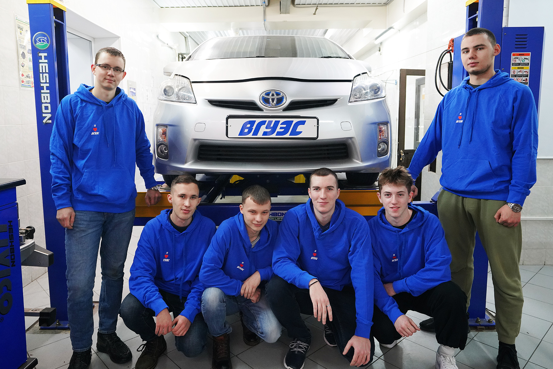 «Скользим к победе»: студенты Института транспорта и логистики ВГУЭС готовятся к фестивалю скорости на льду «Байкальская миля»