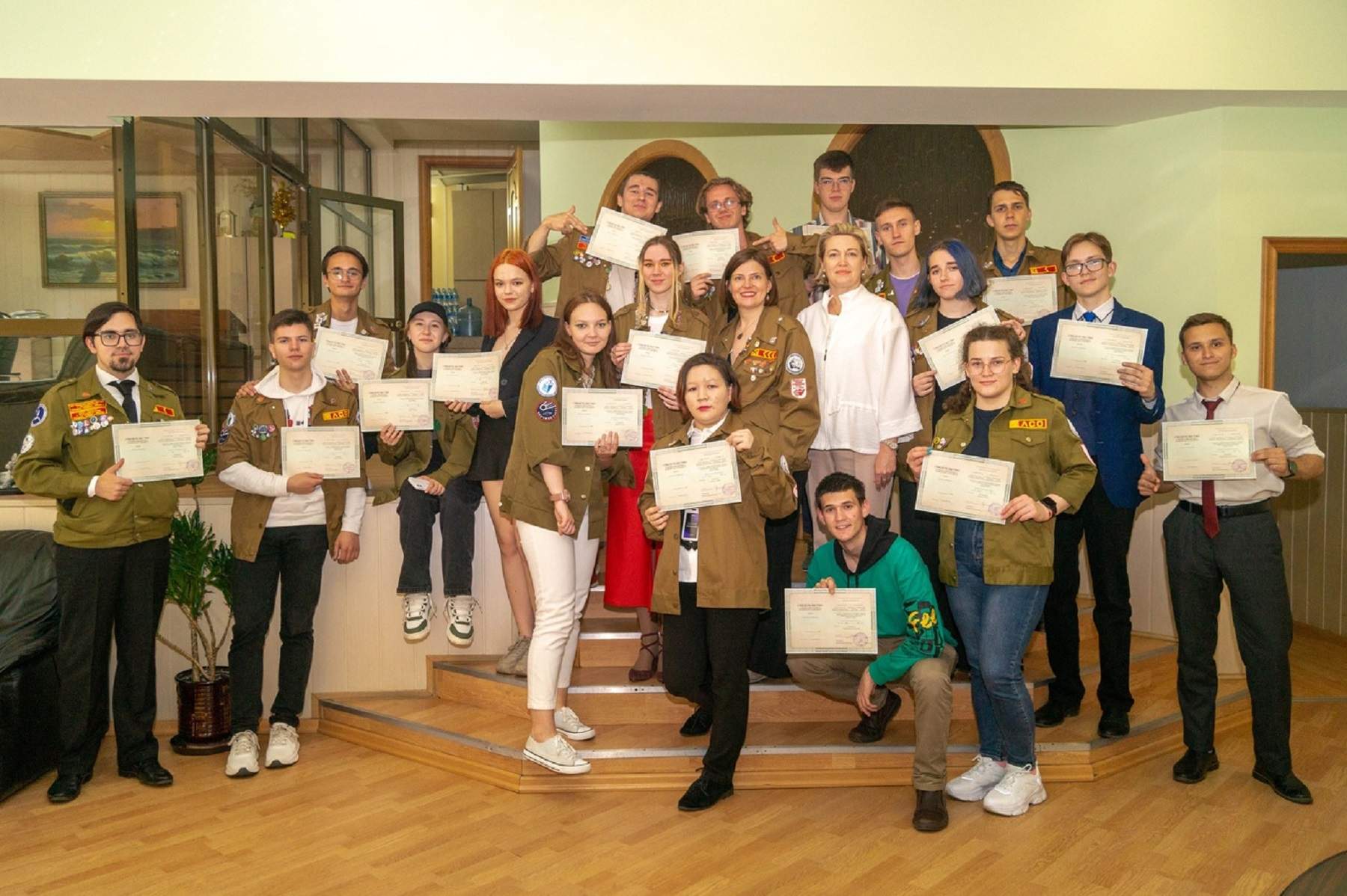 В ВВГУ бойцам студенческих отрядов вручили свидетельства о получении рабочей профессии