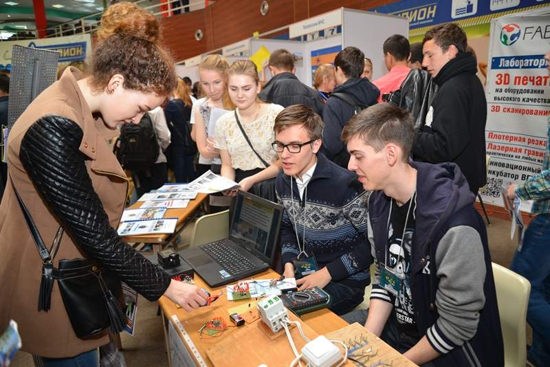 «Хочу учиться и работать в Приморье!» – Единый день профориентации для школьников Приморского края прошел во ВГУЭС