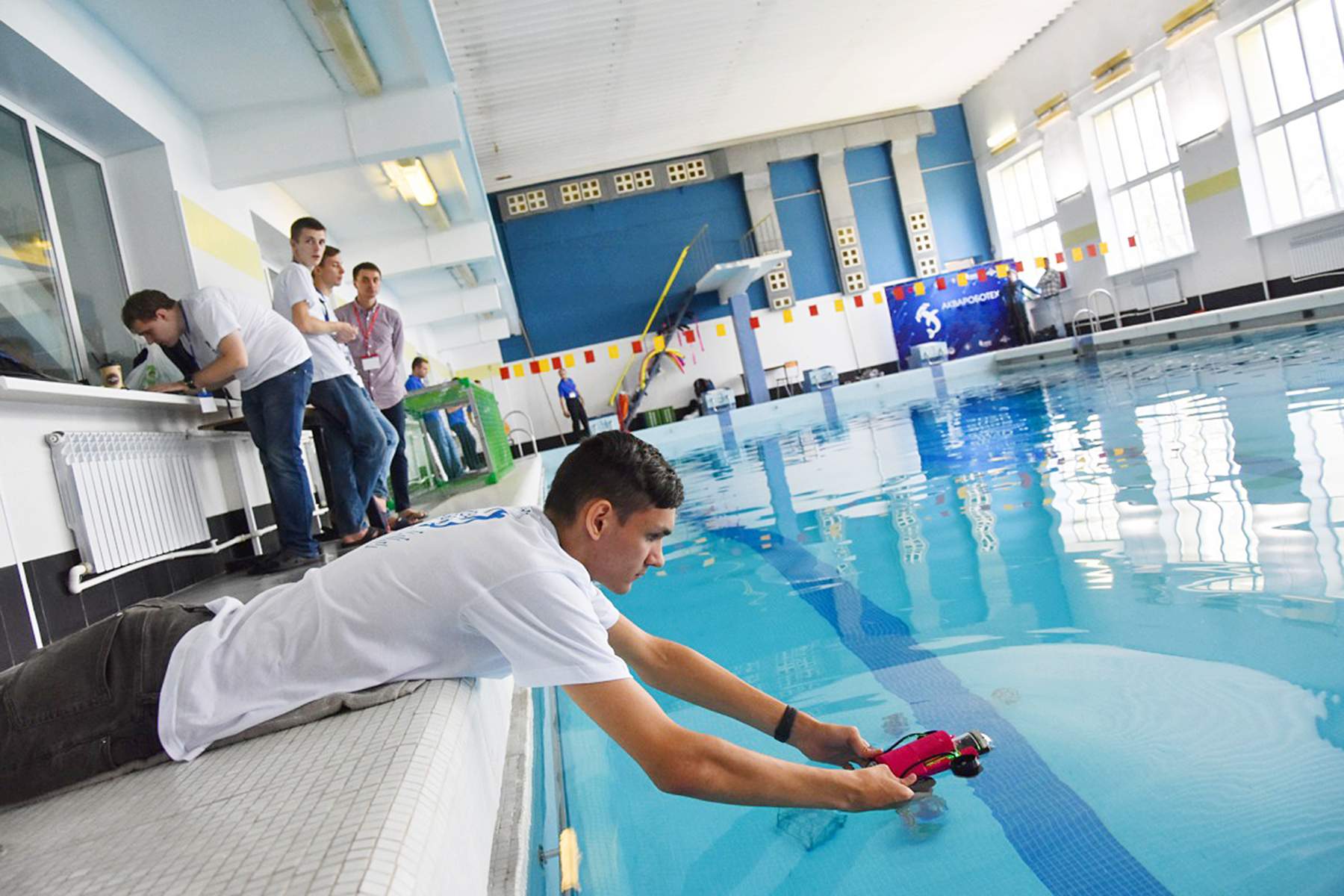 ВВГУ и МГУ им. Невельского проводят соревнования по морской робототехнике для молодых ученых