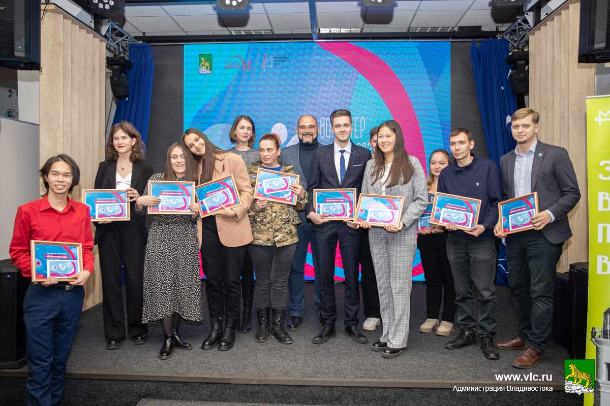 Пятеро студентов ВВГУ стали лауреатами премии «Доброволец года»