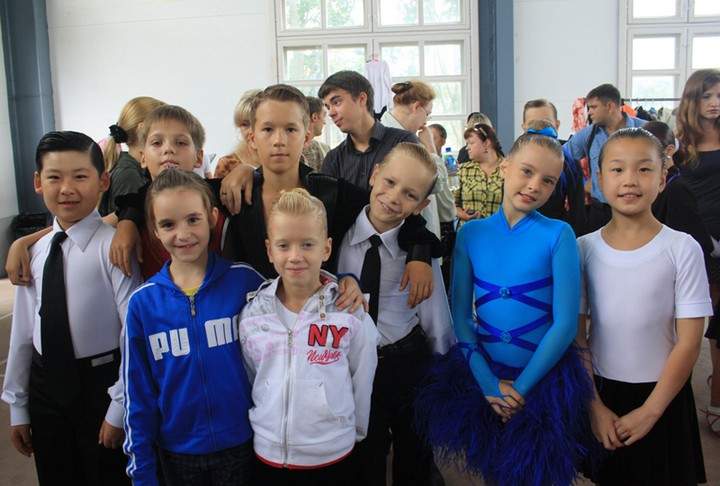 Народный ансамбль «Элегия ВГУЭС» вернулся с наградами с IV международного конкурса спортивного бального танца «Бархатный сезон 2010»