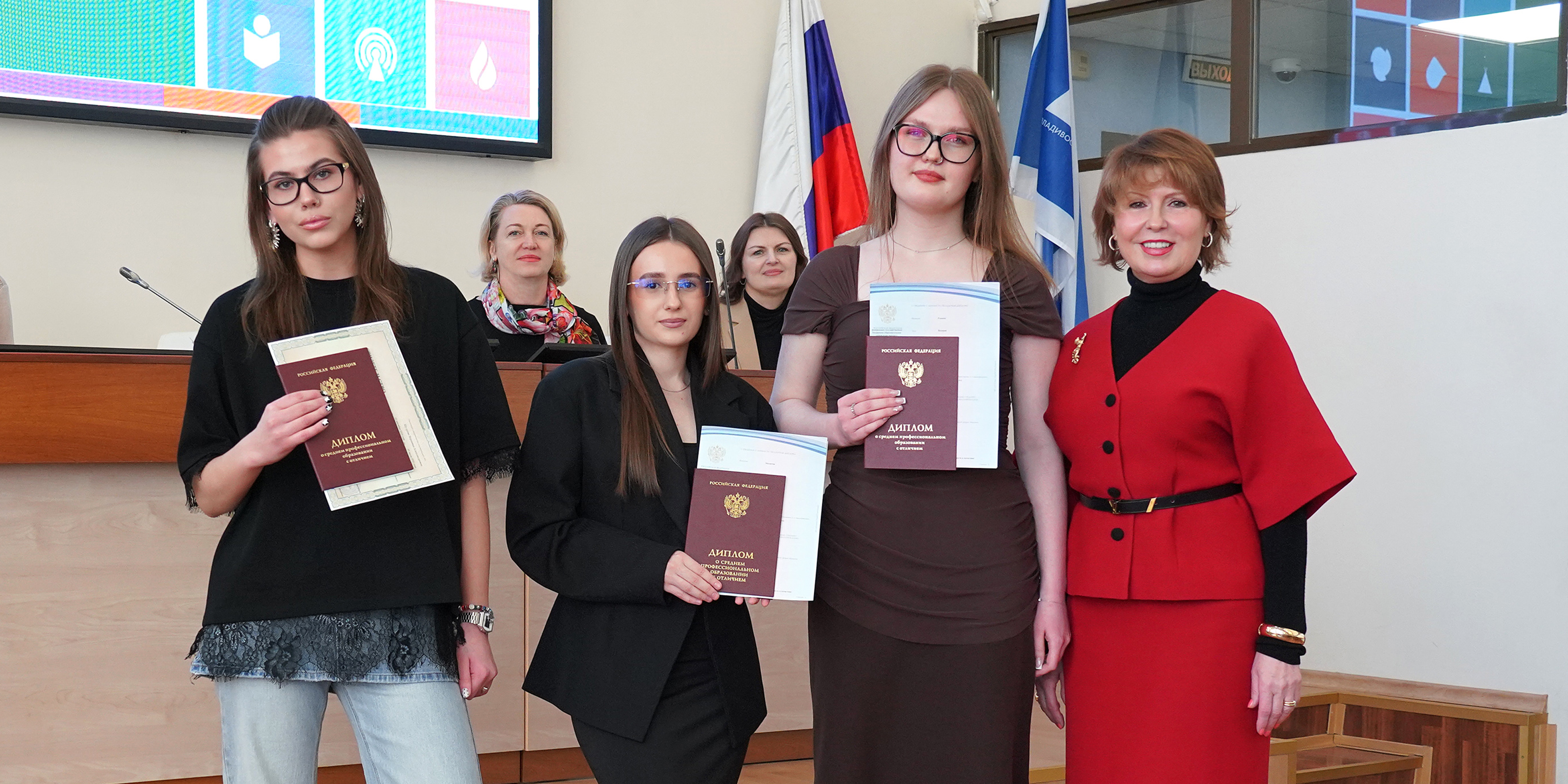 Первый выпуск «Профессионалитета»: ректор ВВГУ Татьяна Терентьева напутствовала дипломированных специалистов