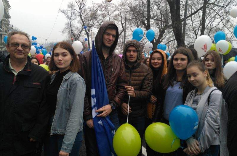 Сотрудники и студенты МИТГ приняли участие в первомайском параде