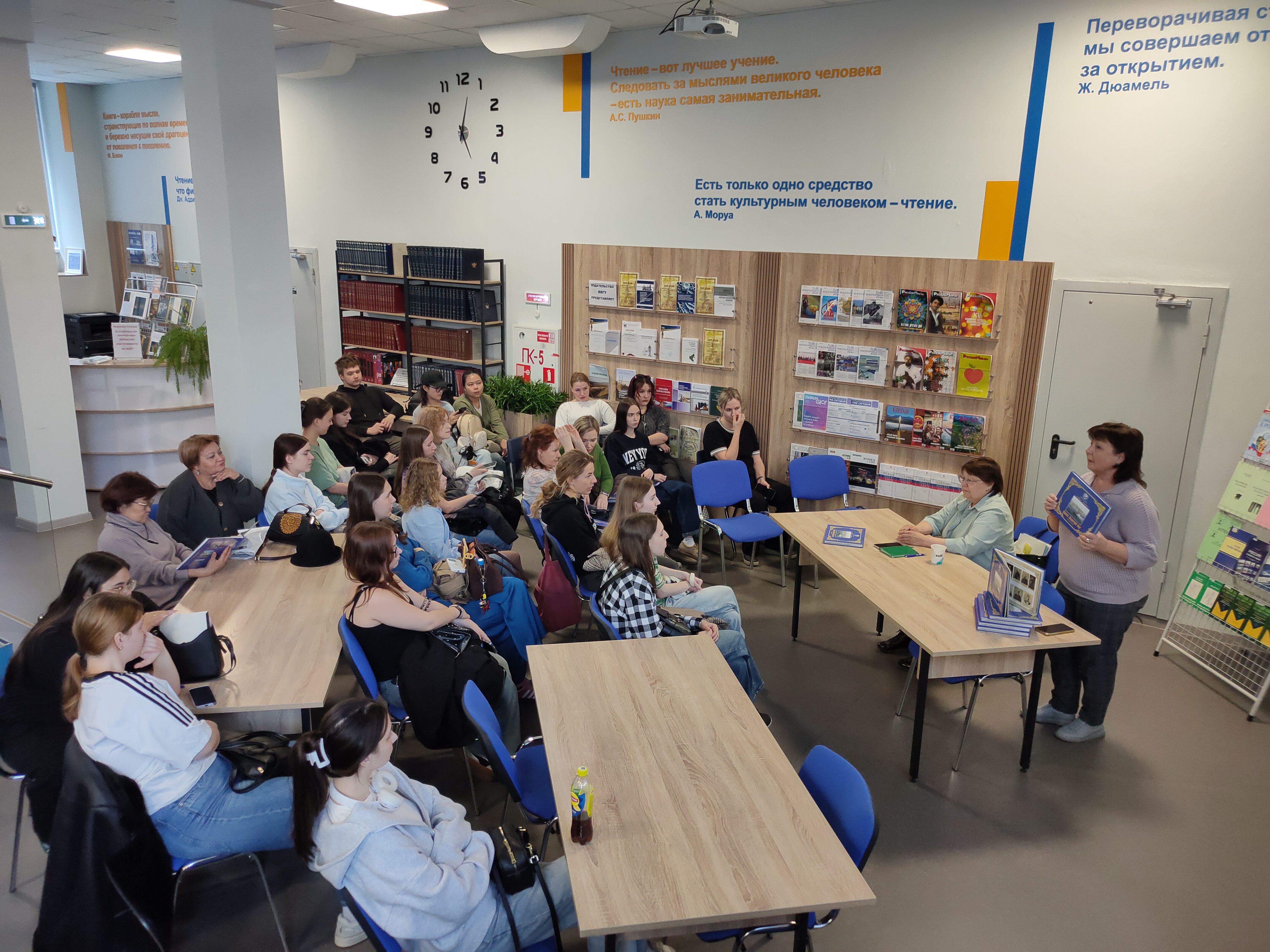 Презентация книги «Бухта Золотой Рог (о чем молчат карты)» состоялась в библиотеке