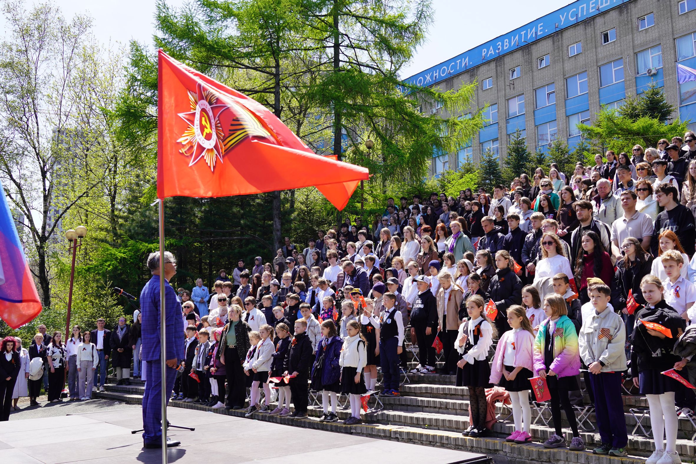 Фронтовой концерт прошёл в ВВГУ в преддверии 81-й годовщины Великой Победы