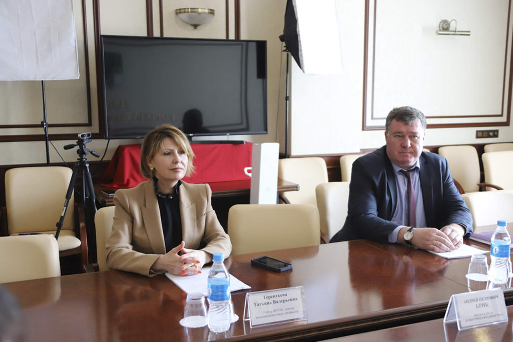 Ректор ВГУЭС Татьяна Терентьева:  Идея создания во Владивостоке выставочного центра частных коллекций очень привлекательна