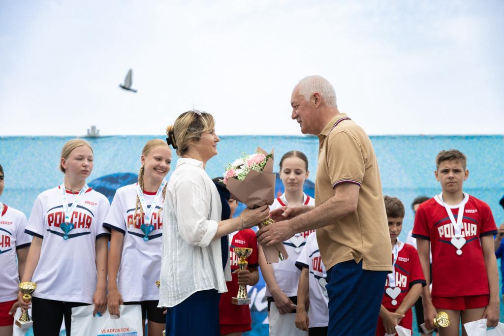 Преподаватель ВВГУ награждена памятным знаком к 165-летию Владивостока