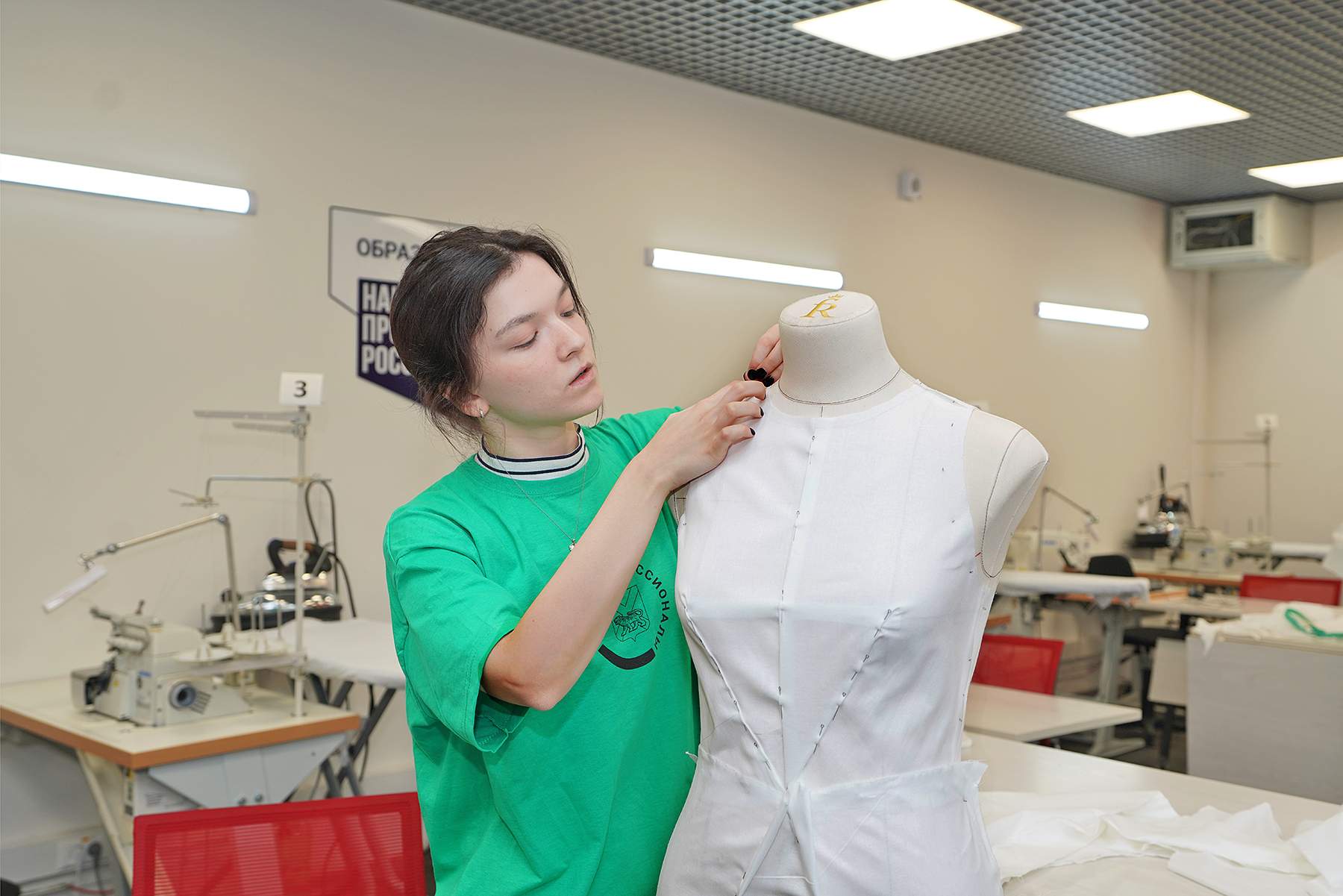 «Профессионалы» в ВВГУ: участники чемпионата профмастерства выполняют заказы приморского бизнеса