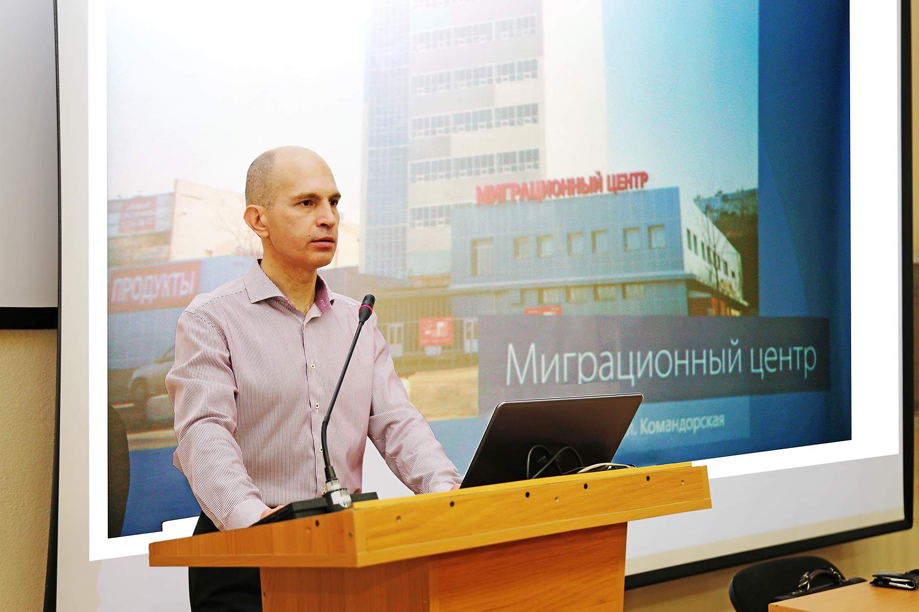 Бывший глава Миграционной службы Приморья Владислав Звычайный рассказал студентам ВГУЭС о работе миграционных центров