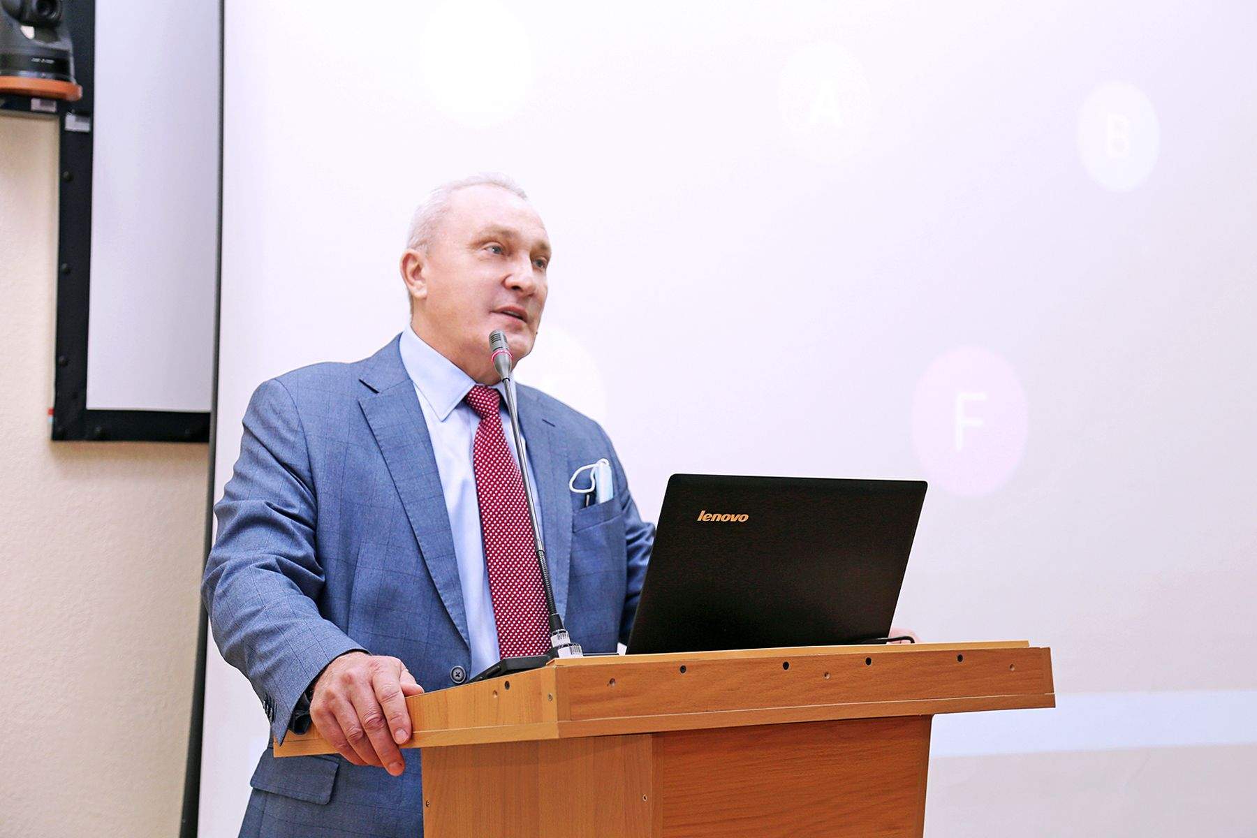 Руководитель Представительства МИД России в г. Владивостоке Андрей Броварец поделился со студентами ВГУЭС деталями работы профессионального дипломата