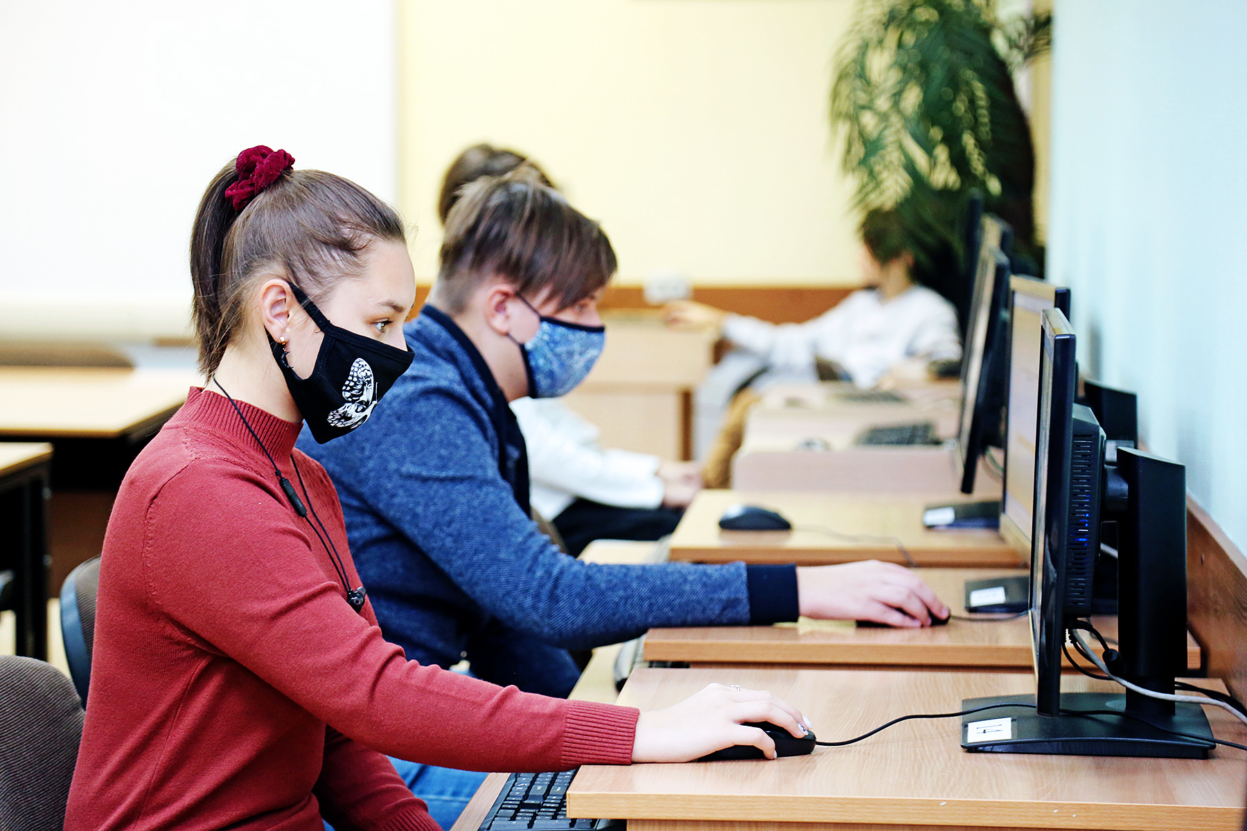 Стать успешным и реализоваться в профессии: школьники Владивостока проходят профтестирование во ВГУЭС