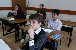 Родители школьников погрузились в образовательный процесс вместе со своими детьми во время проведения открытых уроков в Школе-интернате