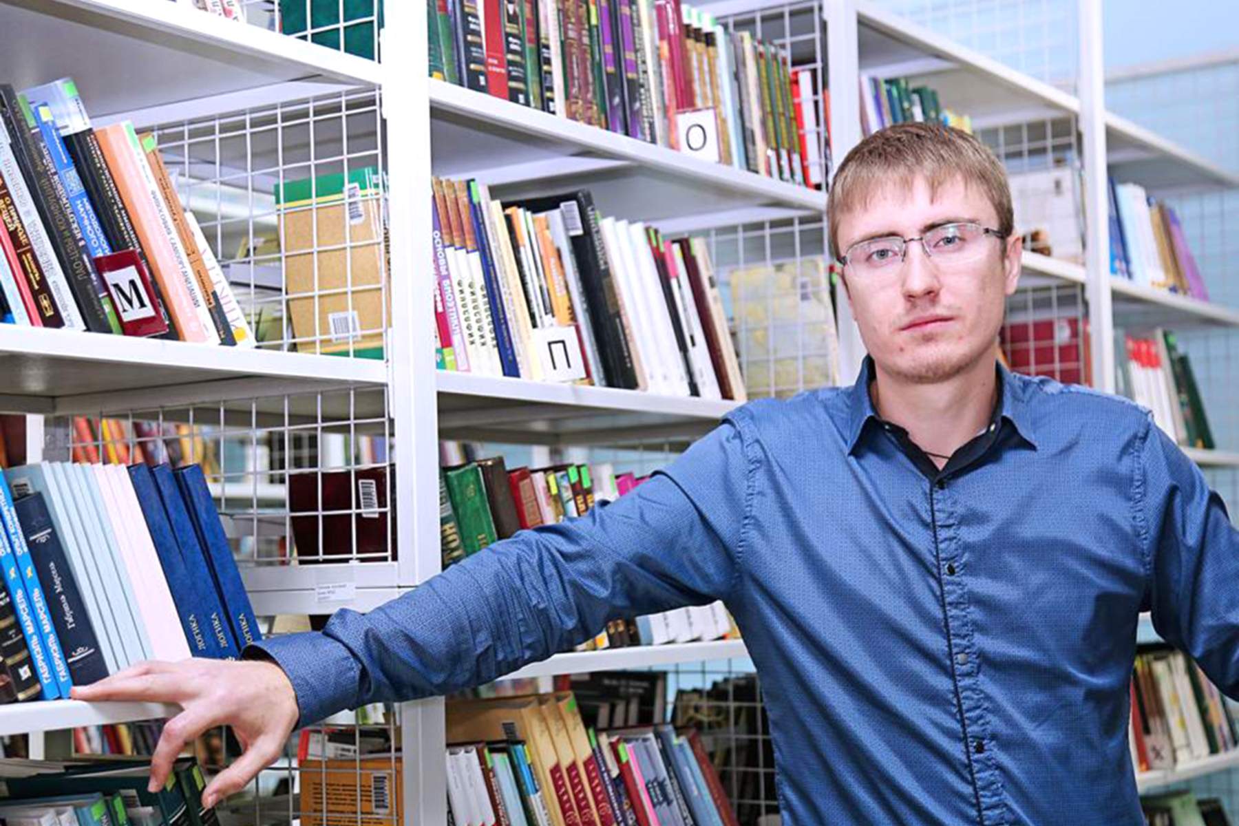 Поздравляем преподавателя ВВГУ Антона Уханова с присвоением ученой степени кандидата политических наук