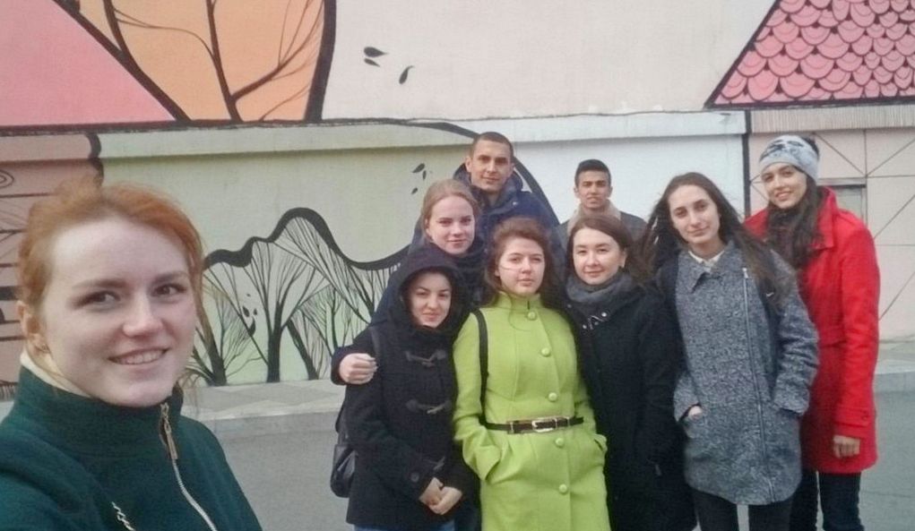 Студенты 1 курса Международного института туризма и гостеприимства приняли участие в пешей обзорной экскурсии по Владивостоку