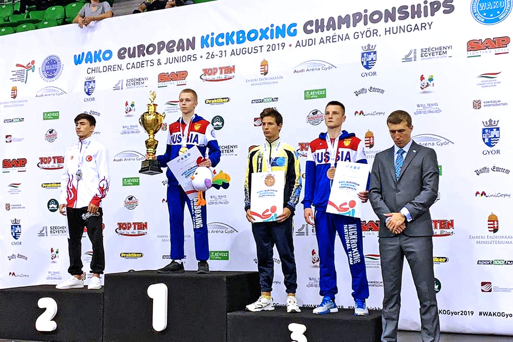 Зарядка с чемпионом ВГУЭС: Александр Михайлюк поделился секретами мастерства со школьниками