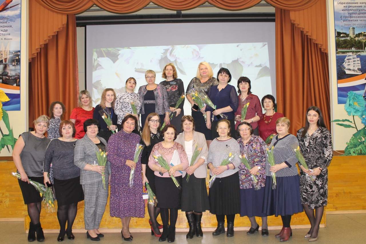 Праздничный концерт в честь 8 МАРТА