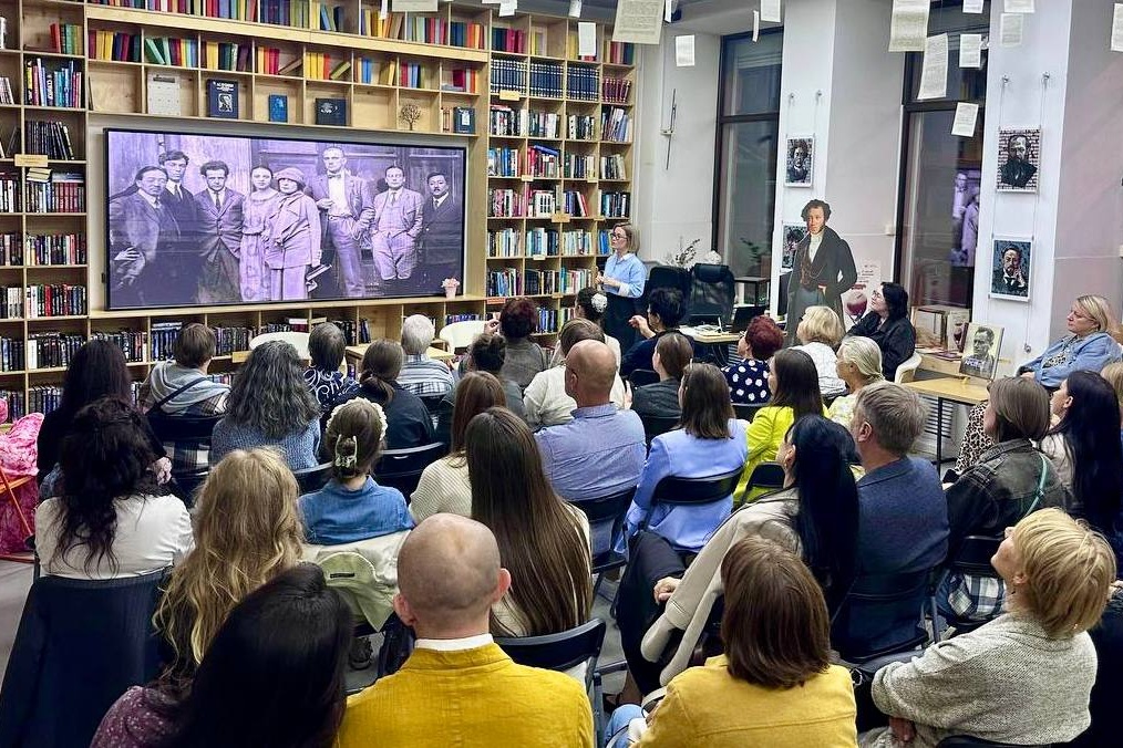 Лекция из цикла «Стихи и вещи» — «Маяковский от кутюр»