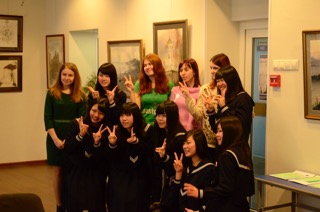 Учеников старшей школы «Йонаго Ниси» встречали студенты-международники