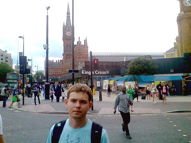 Волонтер ВГУЭС Юрий Папаха ждет открытия Паралимпиады в Лондоне