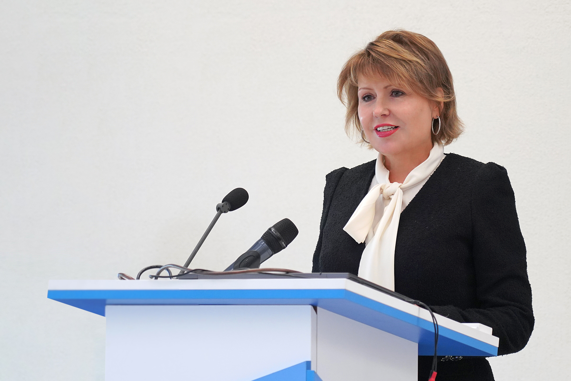 Поздравление ректора ВВГУ Татьяны Терентьевой с Днем народного единства