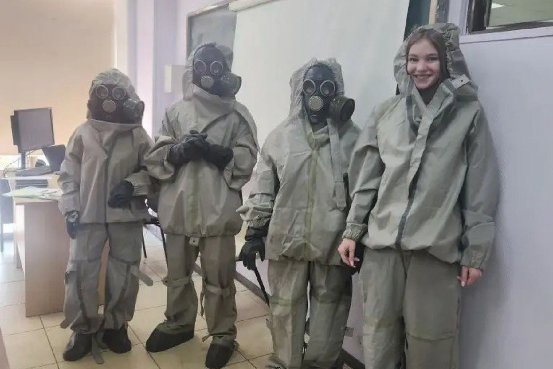 Студенты Академического колледжа ВВГУ осваивают средства индивидуальной защиты на практике