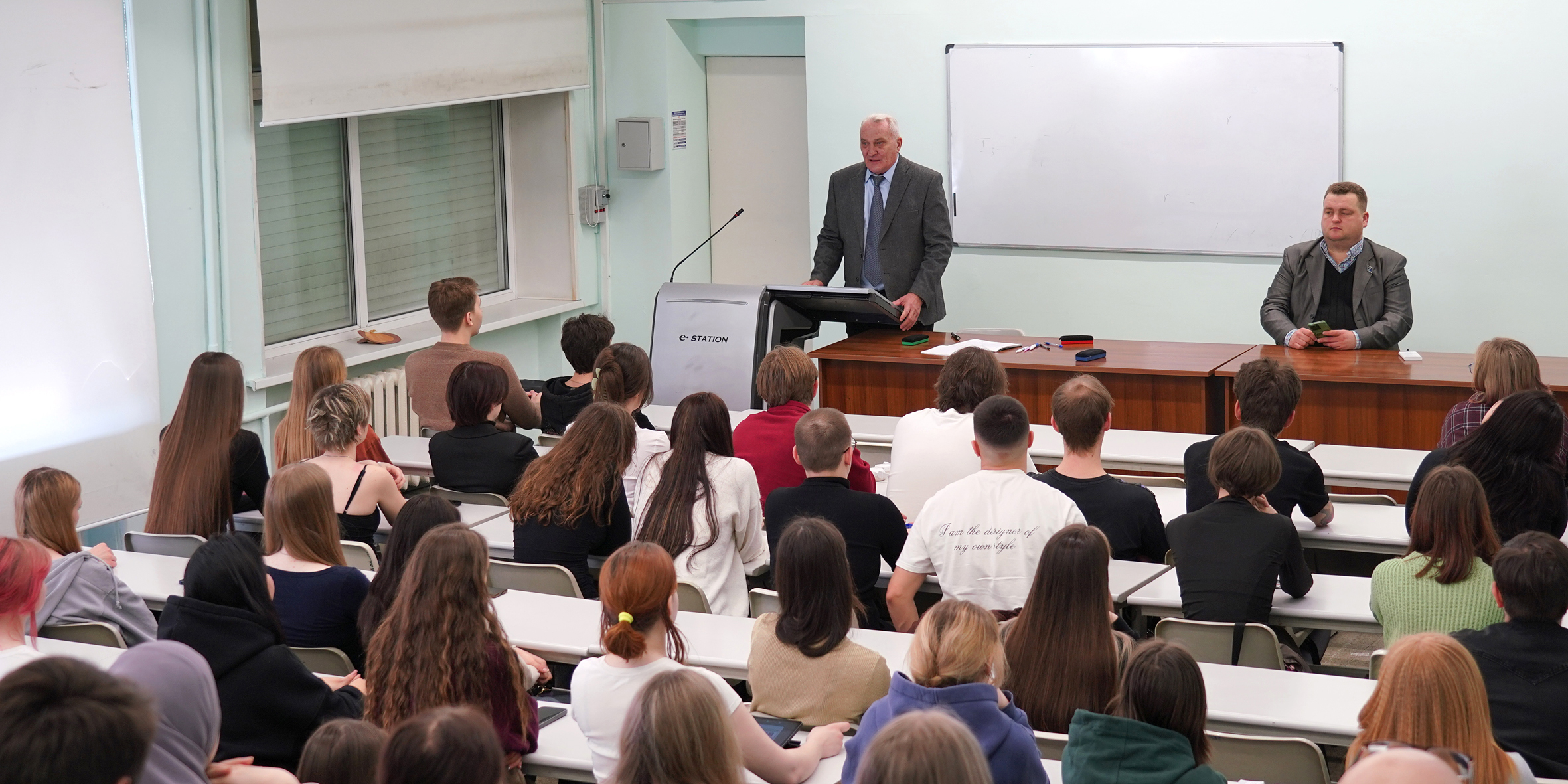 В День дипломатического работника в ВВГУ прошла встреча с руководителем представительства МИД России во Владивостоке