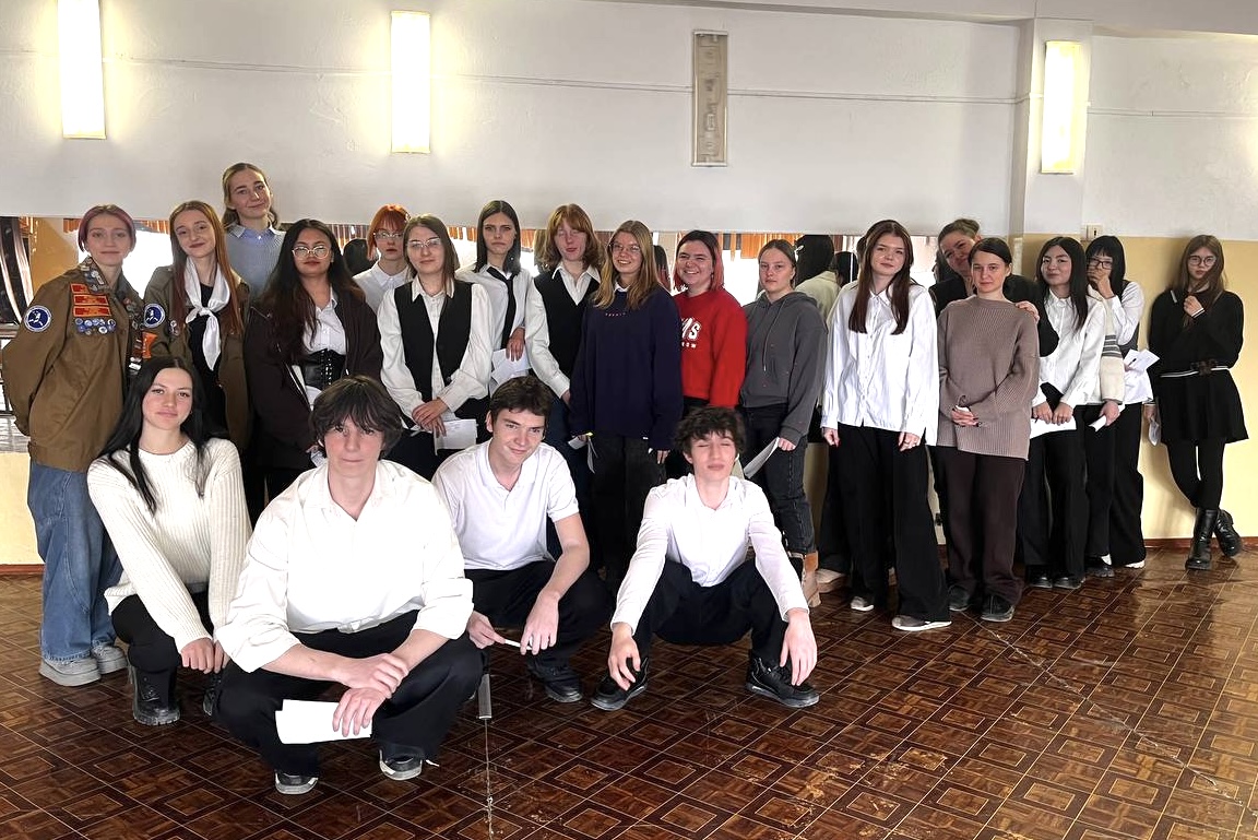 Бойцы студенческих отрядов ВВГУ знакомят школьников Владивостока с возможностями университетской жизни