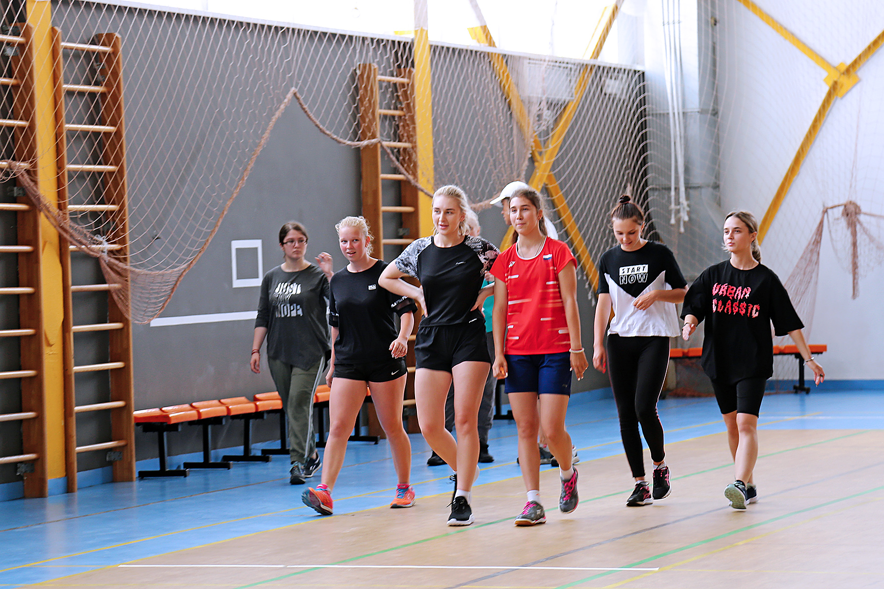 Абитуриенты ВГУЭС проходят вступительные испытания: будущие тренеры и преподаватели физкультуры сдают общую физическую подготовку