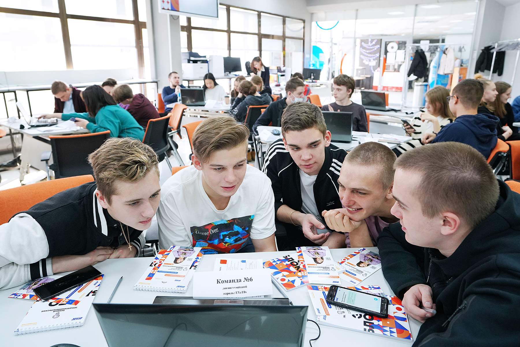 Старшеклассники Академического колледжа проверили свои управленческие компетенции в чемпионате «ВГУЭС — первый предпринимательский»