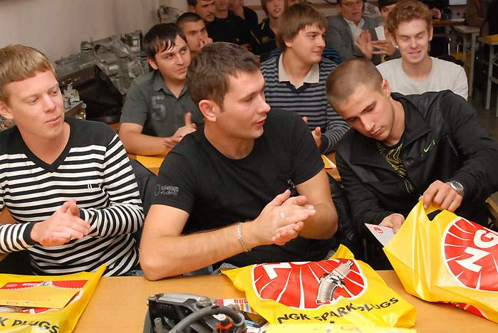 Представители брэнда NGK провели учебно-практический семинар для студентов кафедры сервиса и технической эксплуатации автомобилей ВГУЭС