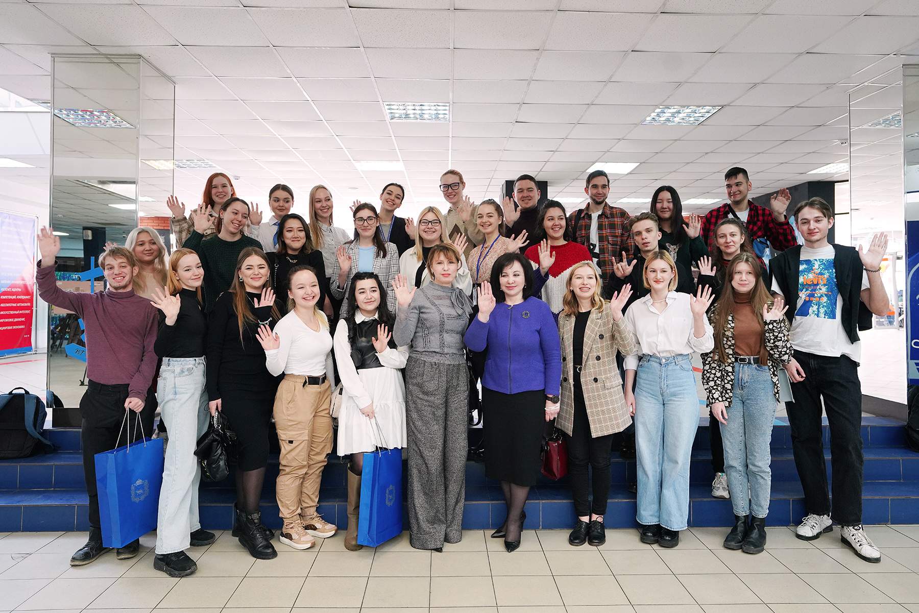 Звезды, которые будут развивать регион: председатель Правительства Приморского края Вера Щербина обсудила молодежную политику со студентами ВГУЭС