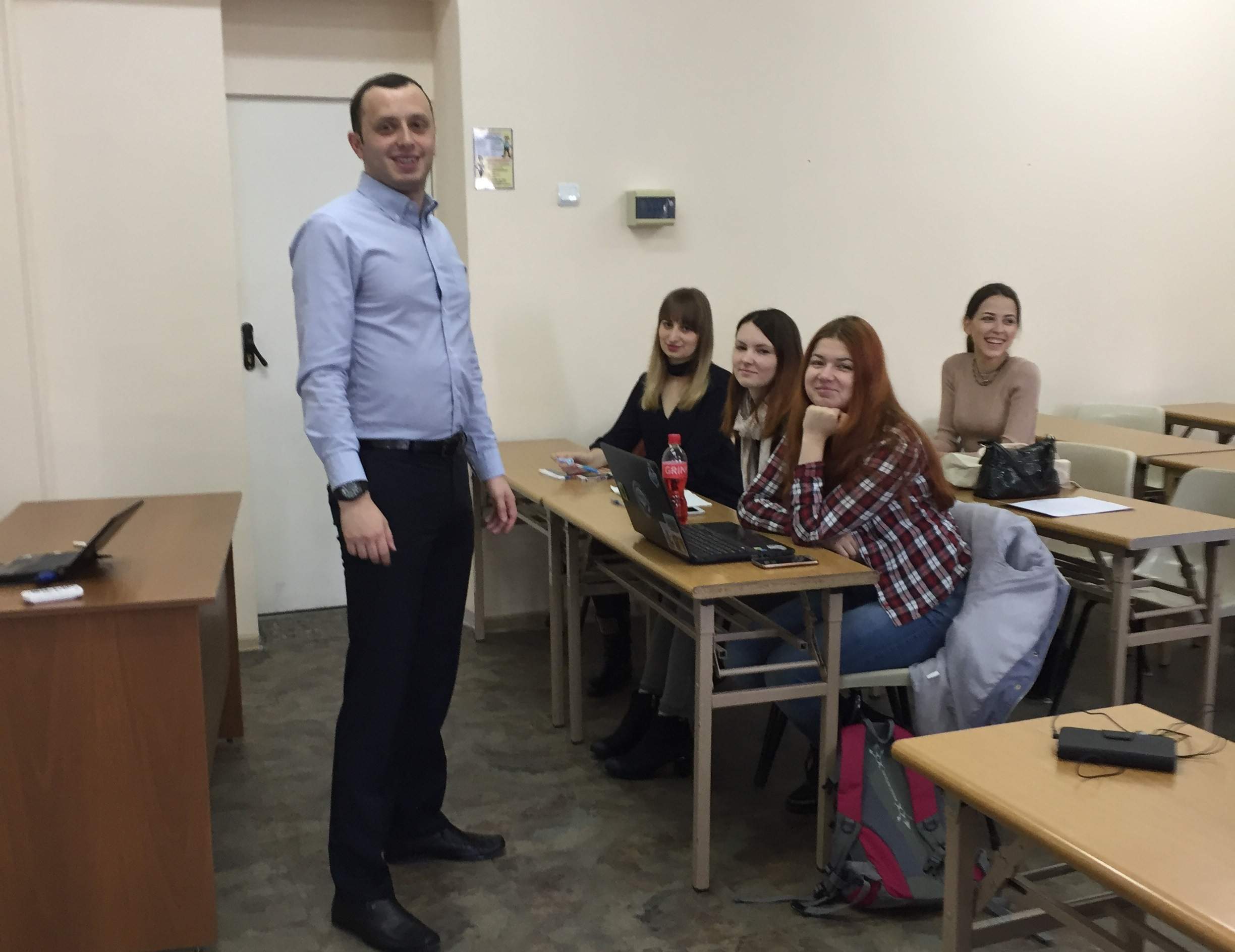 Выпускник специальности «Международные отношения» Дмитрий Александрович Реутов встретился со студентами-международниками