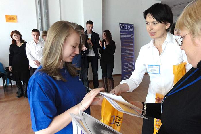 Студенты ВГУЭС претендуют на звание "Знатоков КонсультантПлюс"