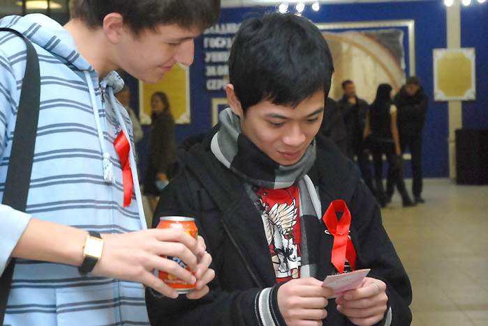 Акция, посвященная Всемирному дню борьбы со СПИДом, прошла под лозунгом «Они такие же, как и мы!»