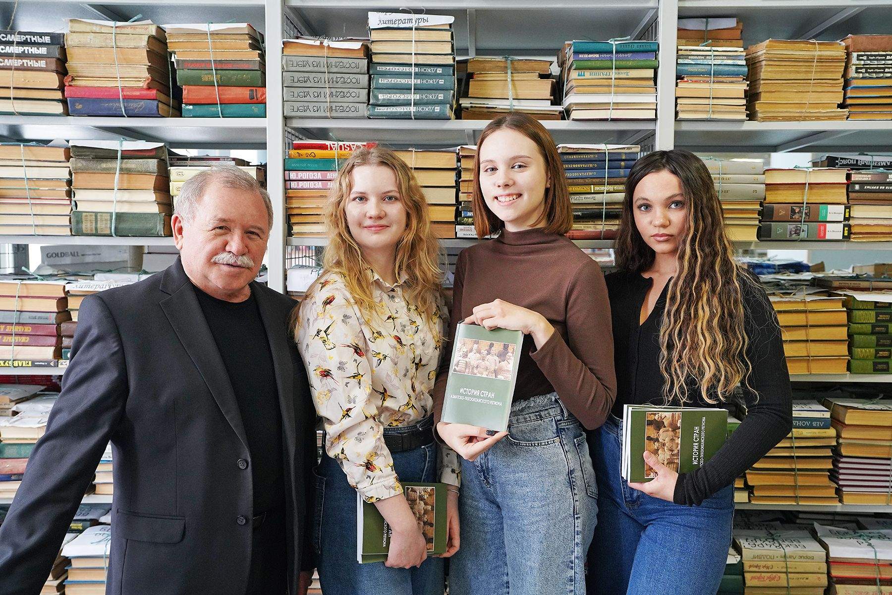 Студентки ВГУЭС разработали учебное пособие «История стран АТР»