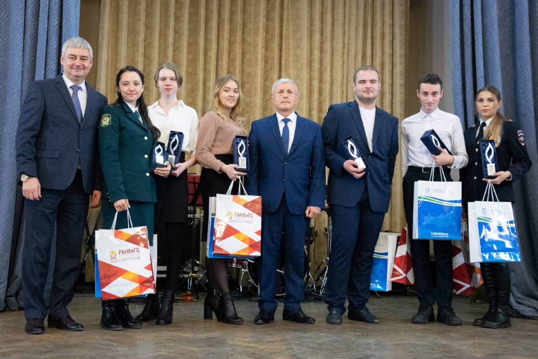 Студентка 2 курса Института права ВВГУ, Кристина Шуляк, приняла участие в Дальневосточной окружной олимпиаде «Правовой Олимп – 2022» и заняла III место