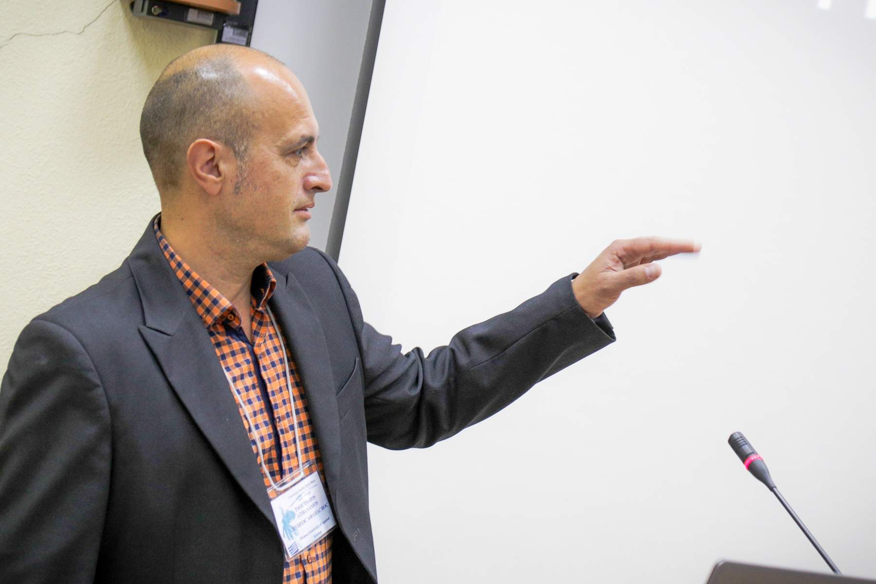 Профессор  Пирейского  университета прикладных наук читает лекции для студентов ВГУЭС