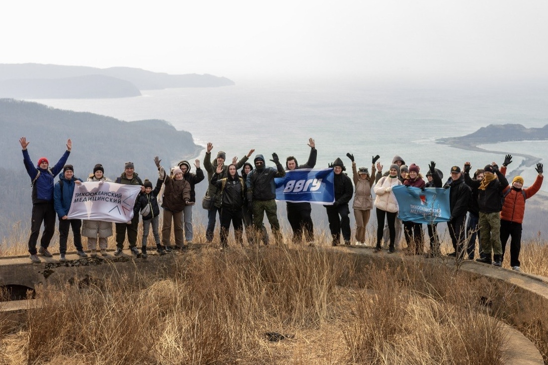 Студенты ВВГУ и ТГМУ посетили форт Князя Рюрика в годовщину воссоединения Крыма с Россией